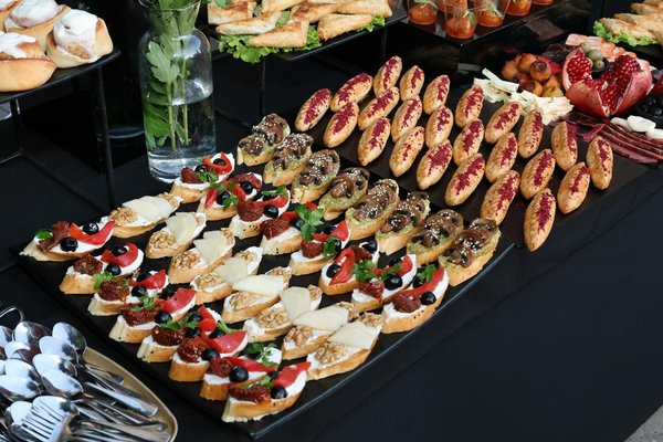 Découvrez comment réaliser des salades légères et délicieuses de chou kale sans vinaigrette épaisse !